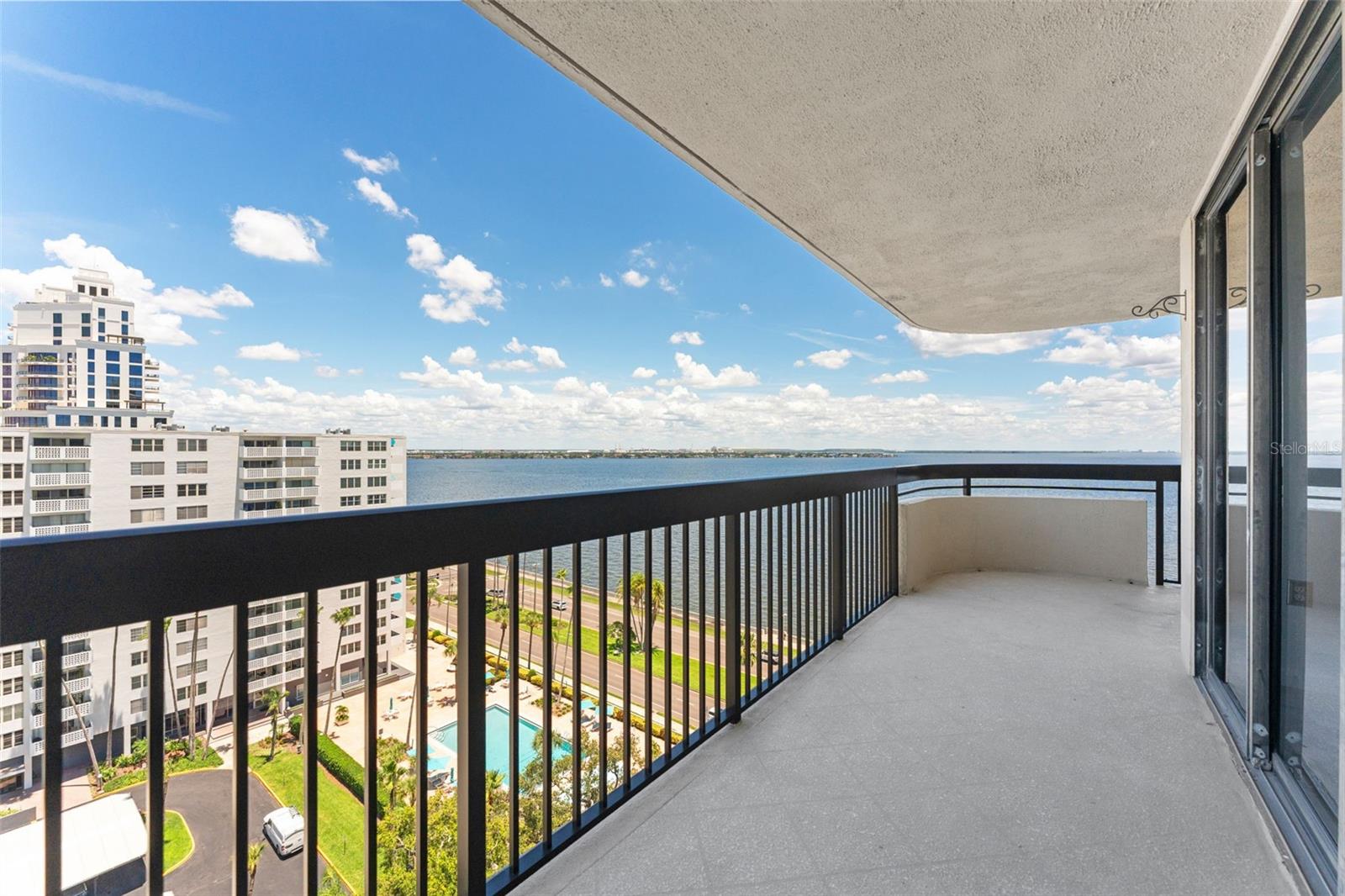 Image 6 of 37 For 2413 Bayshore Boulevard 1401