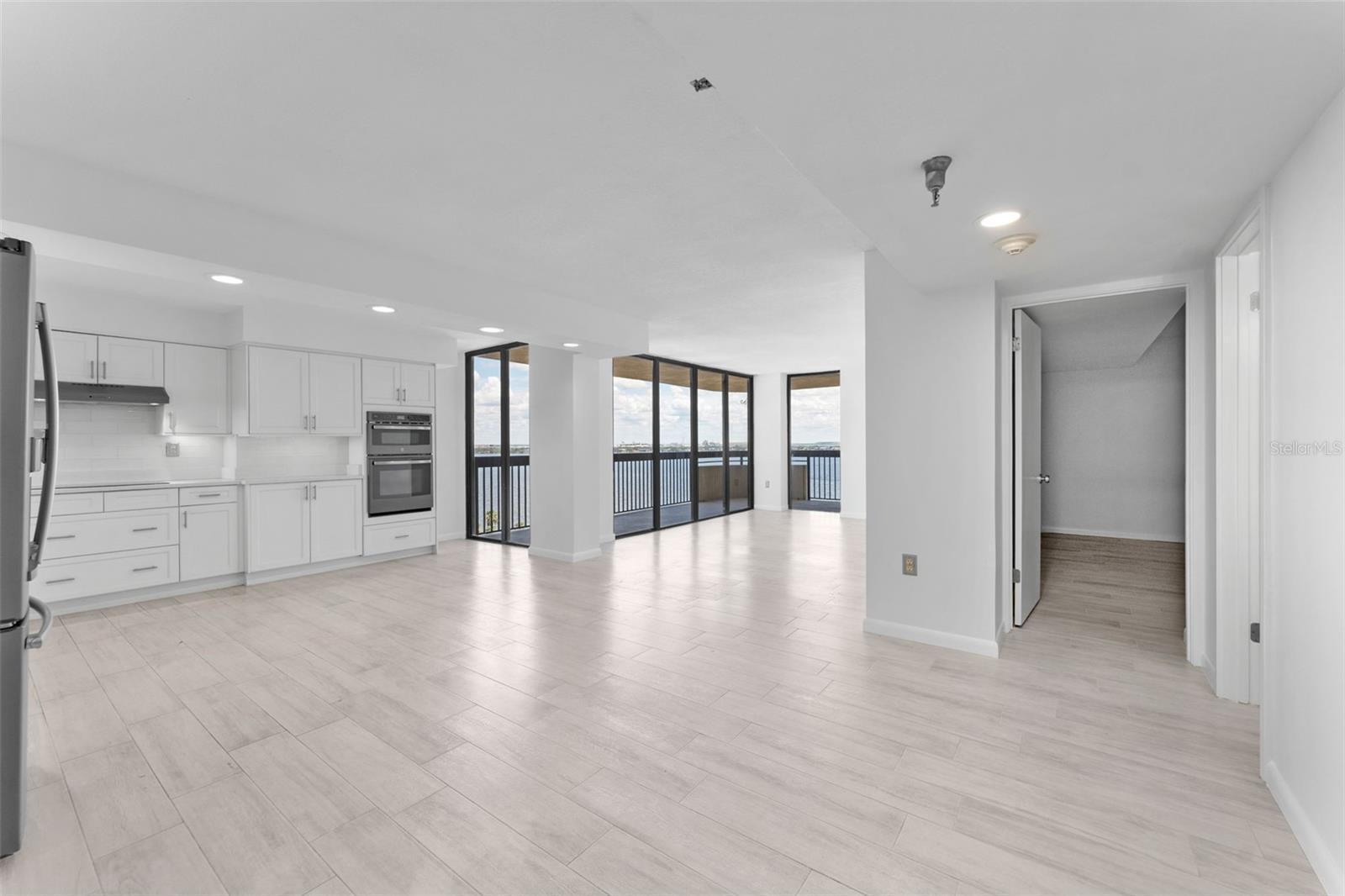 Image 7 of 37 For 2413 Bayshore Boulevard 1401