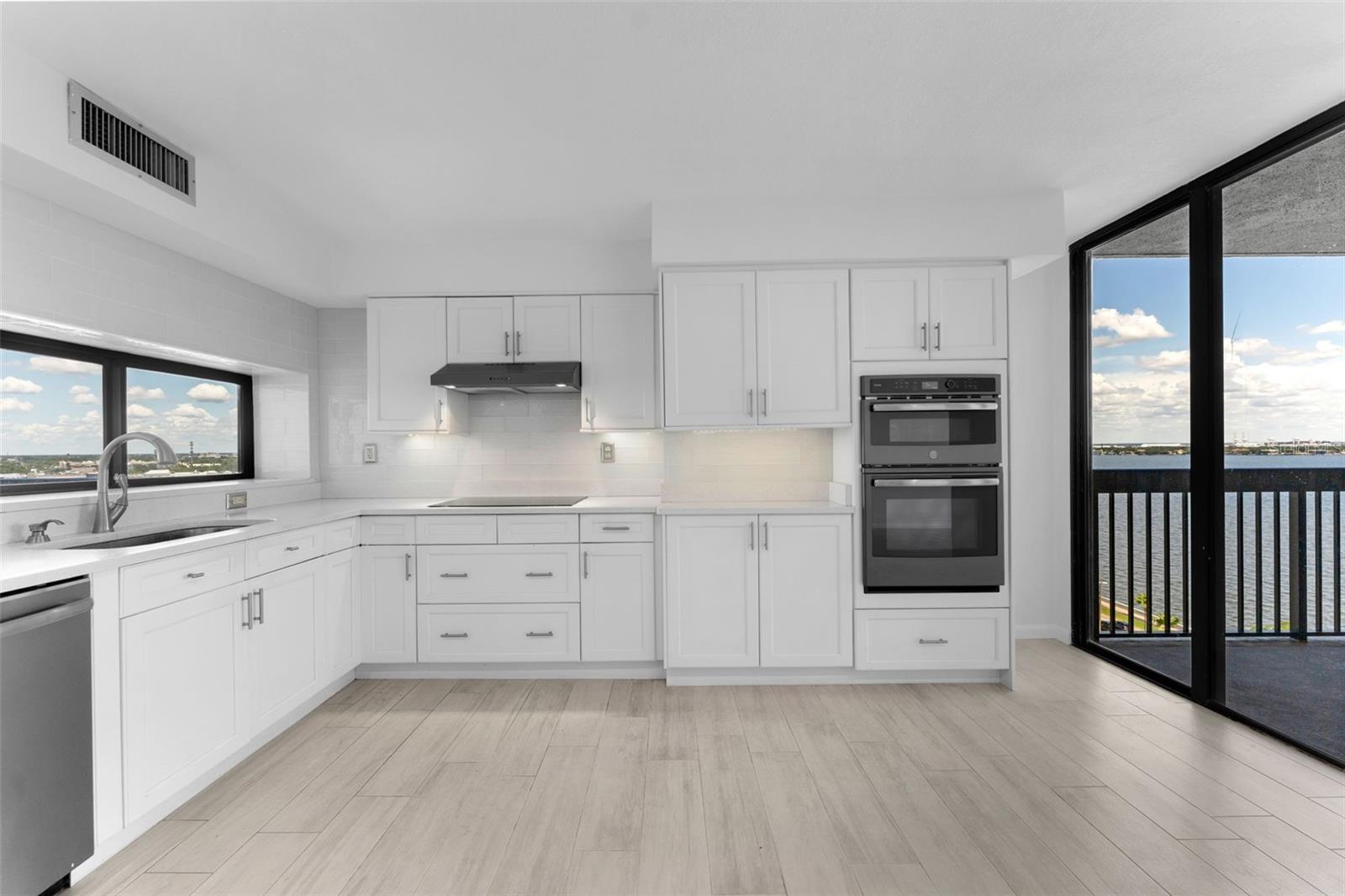 Image 9 of 37 For 2413 Bayshore Boulevard 1401