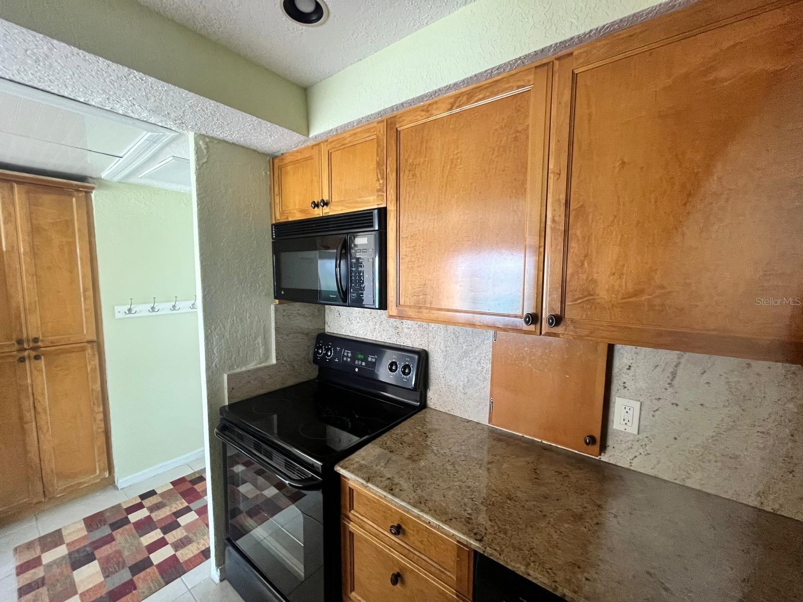 Image 21 of 57 For 880 Mandalay Avenue N909