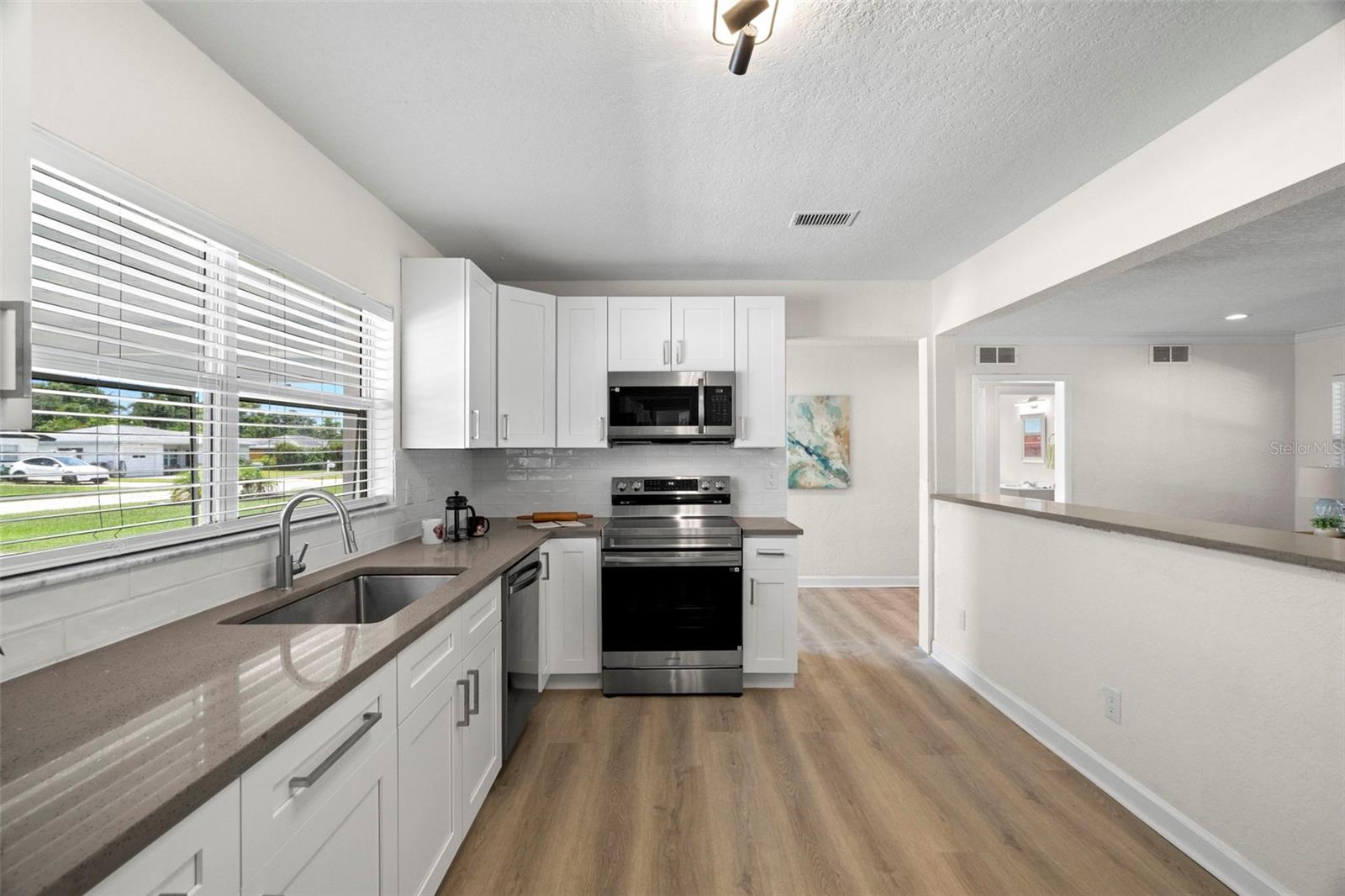 Image 11 of 41 For 5813 18th Avenue S