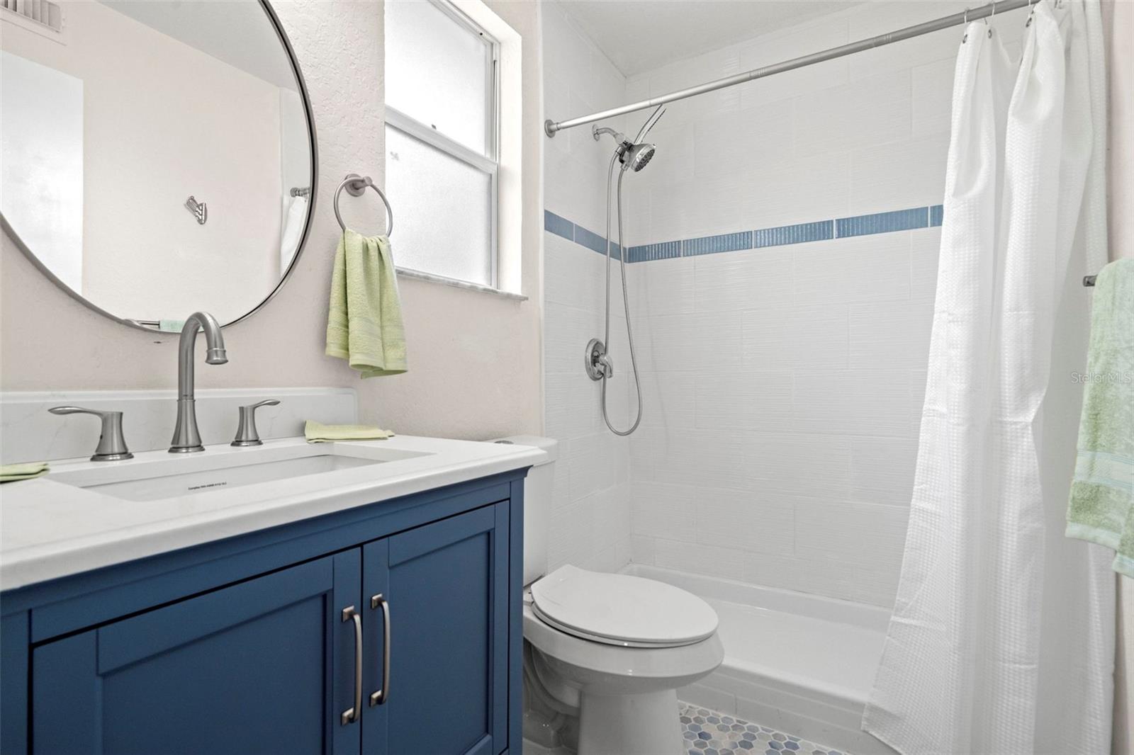 Image 21 of 41 For 5813 18th Avenue S