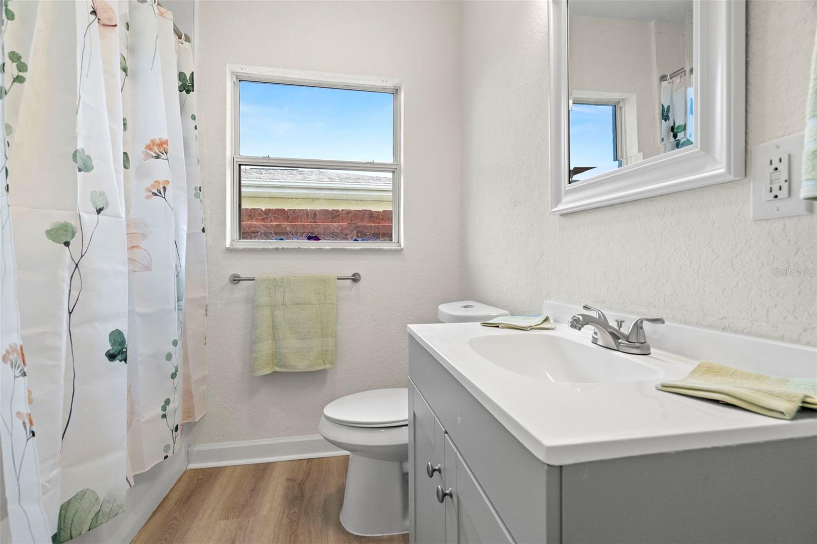 Image 27 of 41 For 5813 18th Avenue S