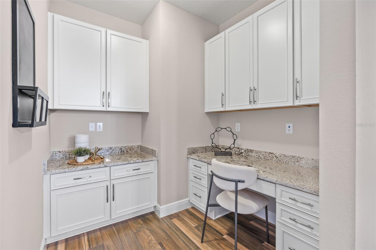 Image 19 of 56 For 18208 Roseate Drive