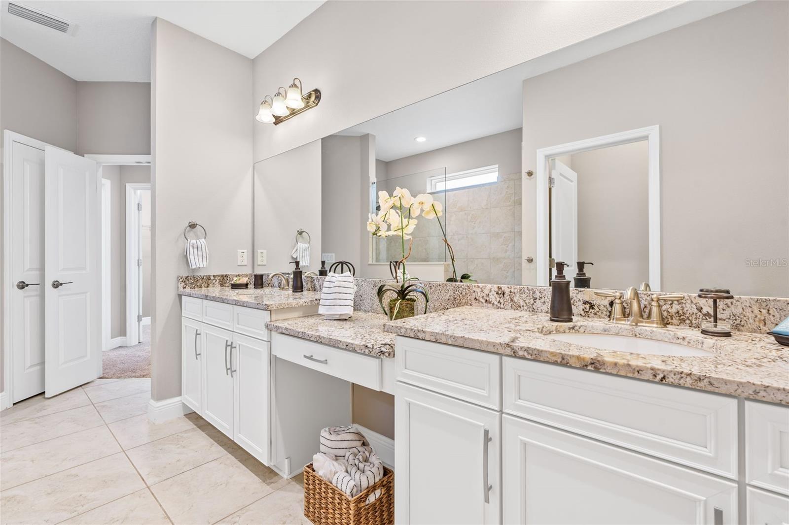 Image 24 of 56 For 18208 Roseate Drive