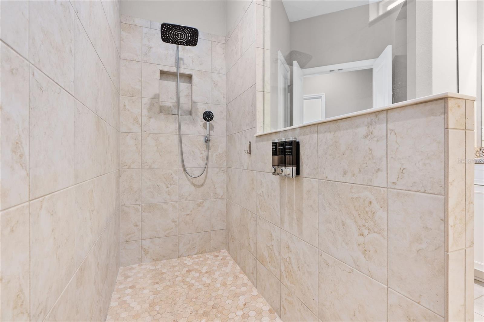 Image 28 of 56 For 18208 Roseate Drive