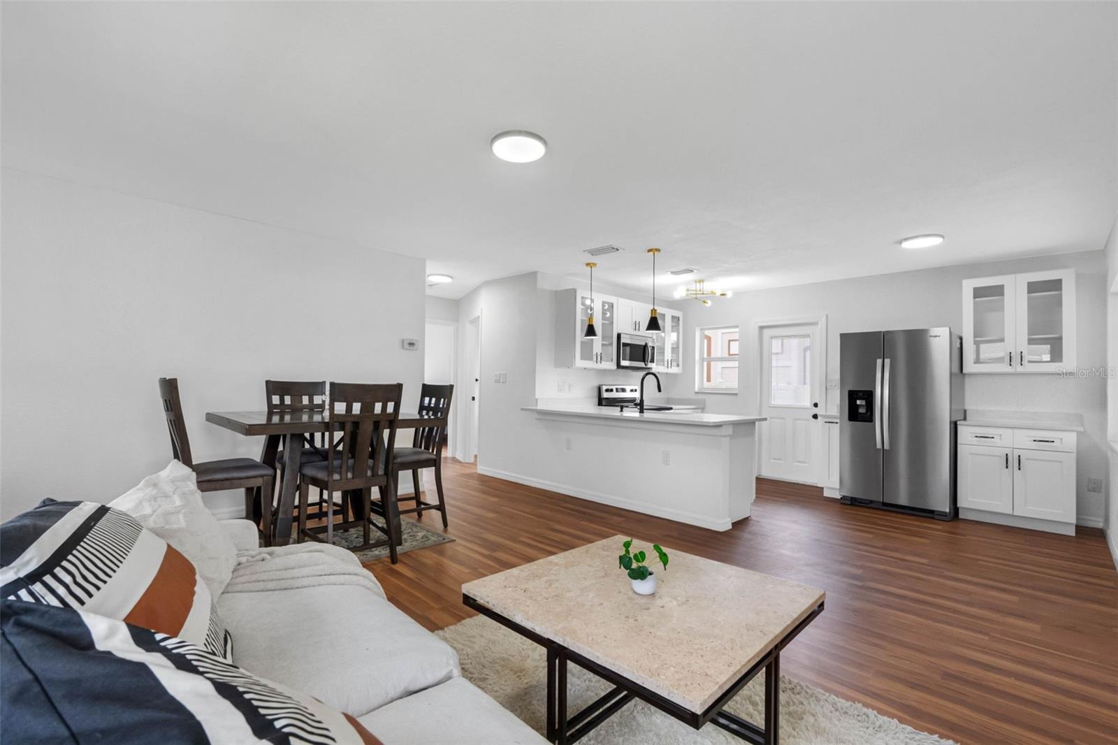 Image 14 of 71 For 2413 Baywood Drive E