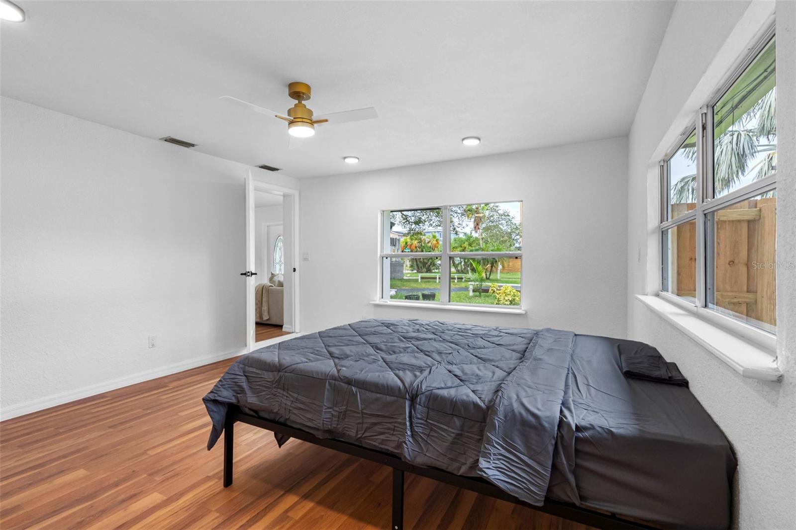 Image 16 of 71 For 2413 Baywood Drive E
