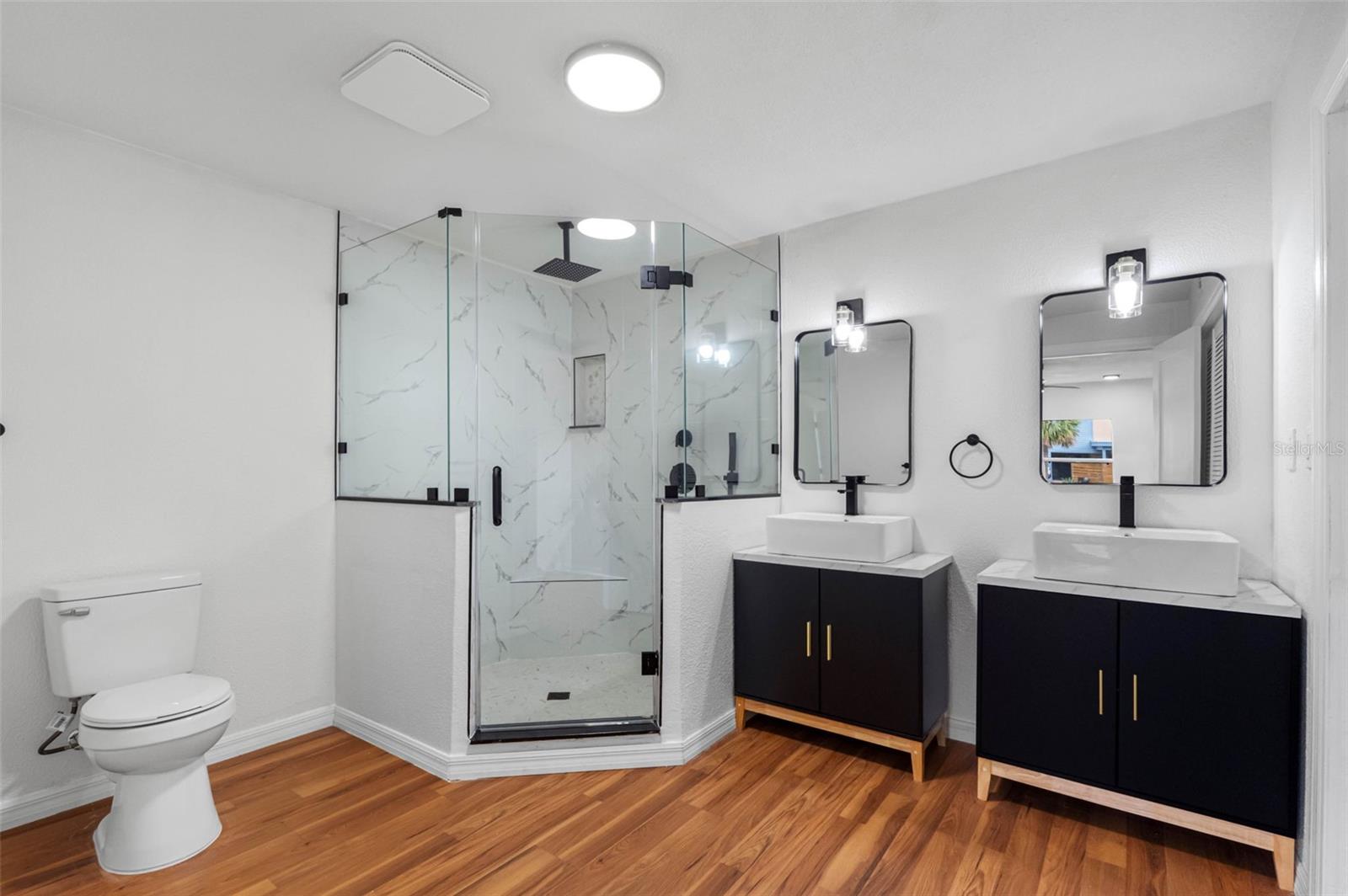 Image 17 of 71 For 2413 Baywood Drive E