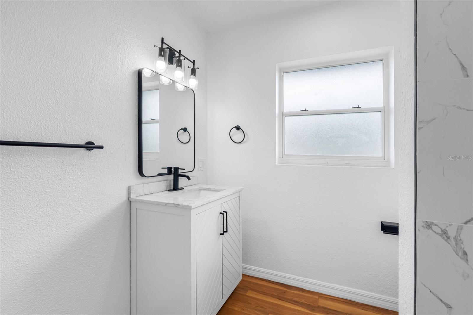 Image 23 of 71 For 2413 Baywood Drive E