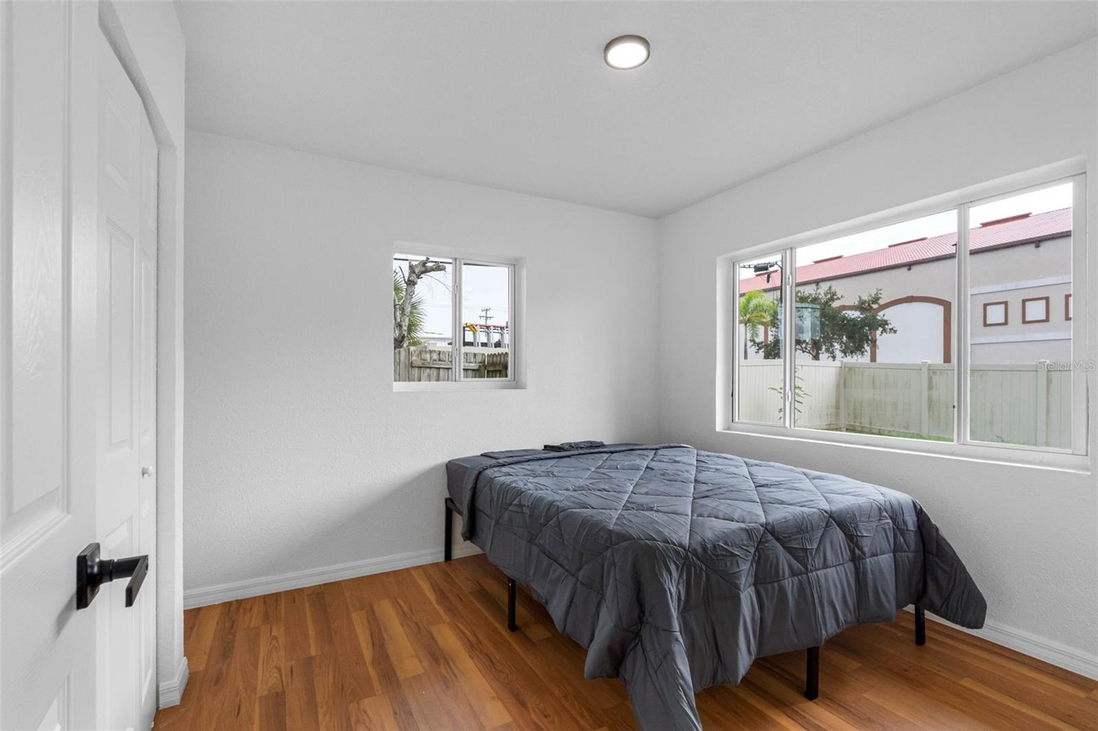 Image 25 of 71 For 2413 Baywood Drive E