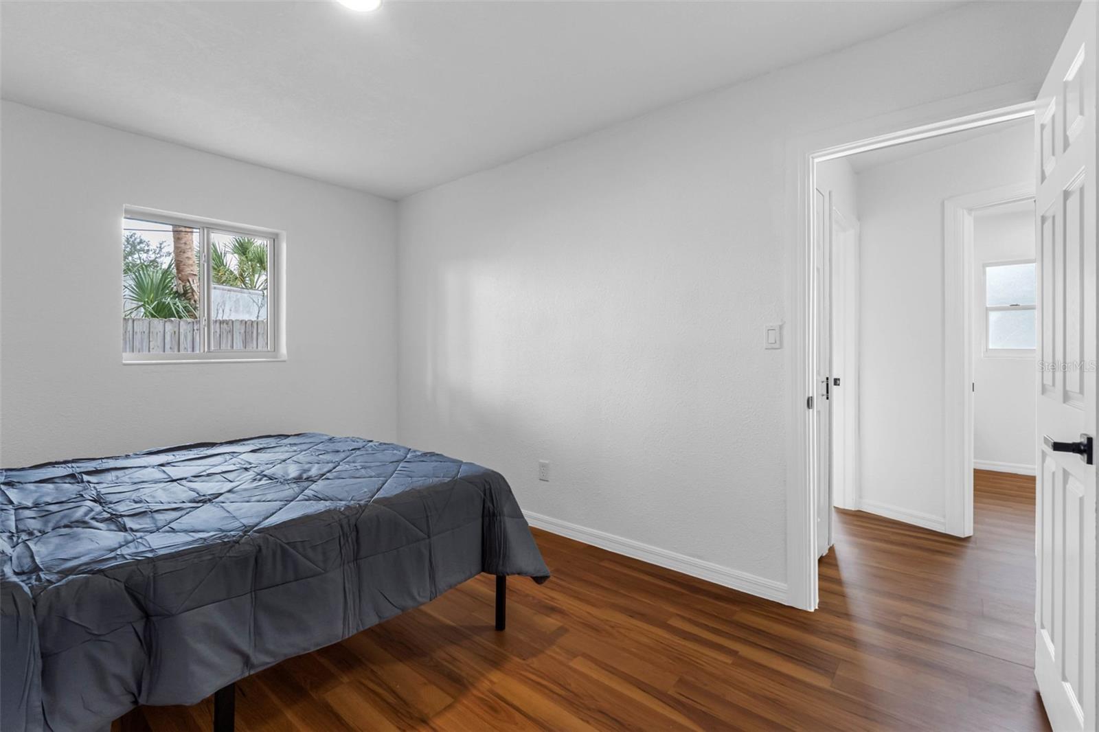 Image 27 of 71 For 2413 Baywood Drive E
