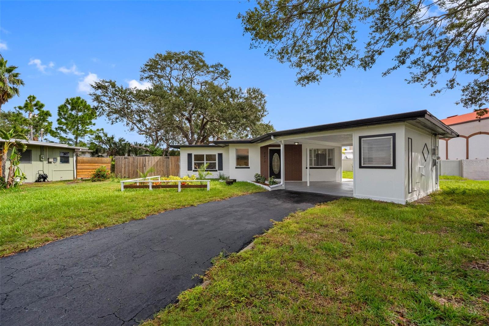 Image 3 of 71 For 2413 Baywood Drive E