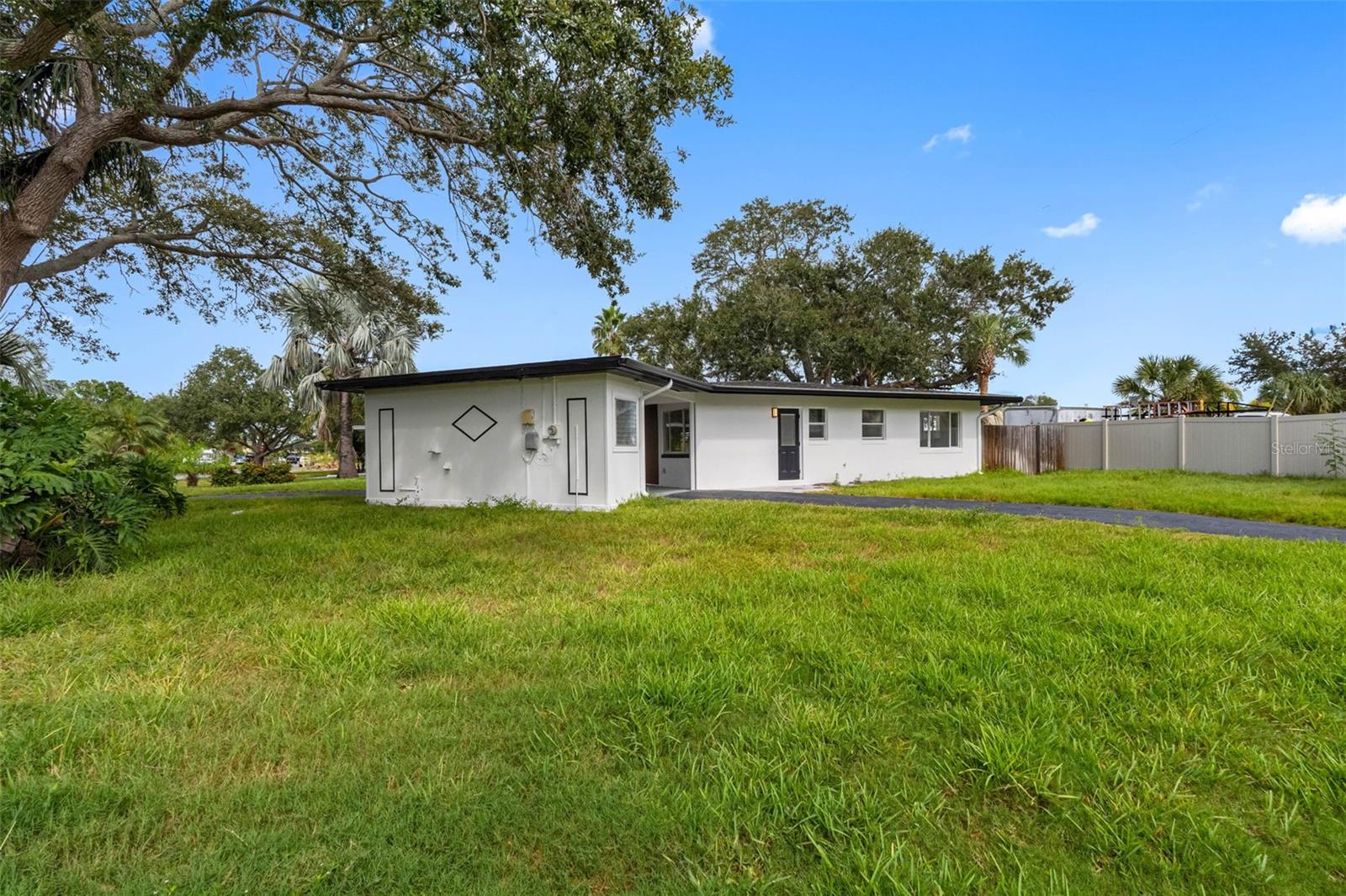 Image 38 of 71 For 2413 Baywood Drive E