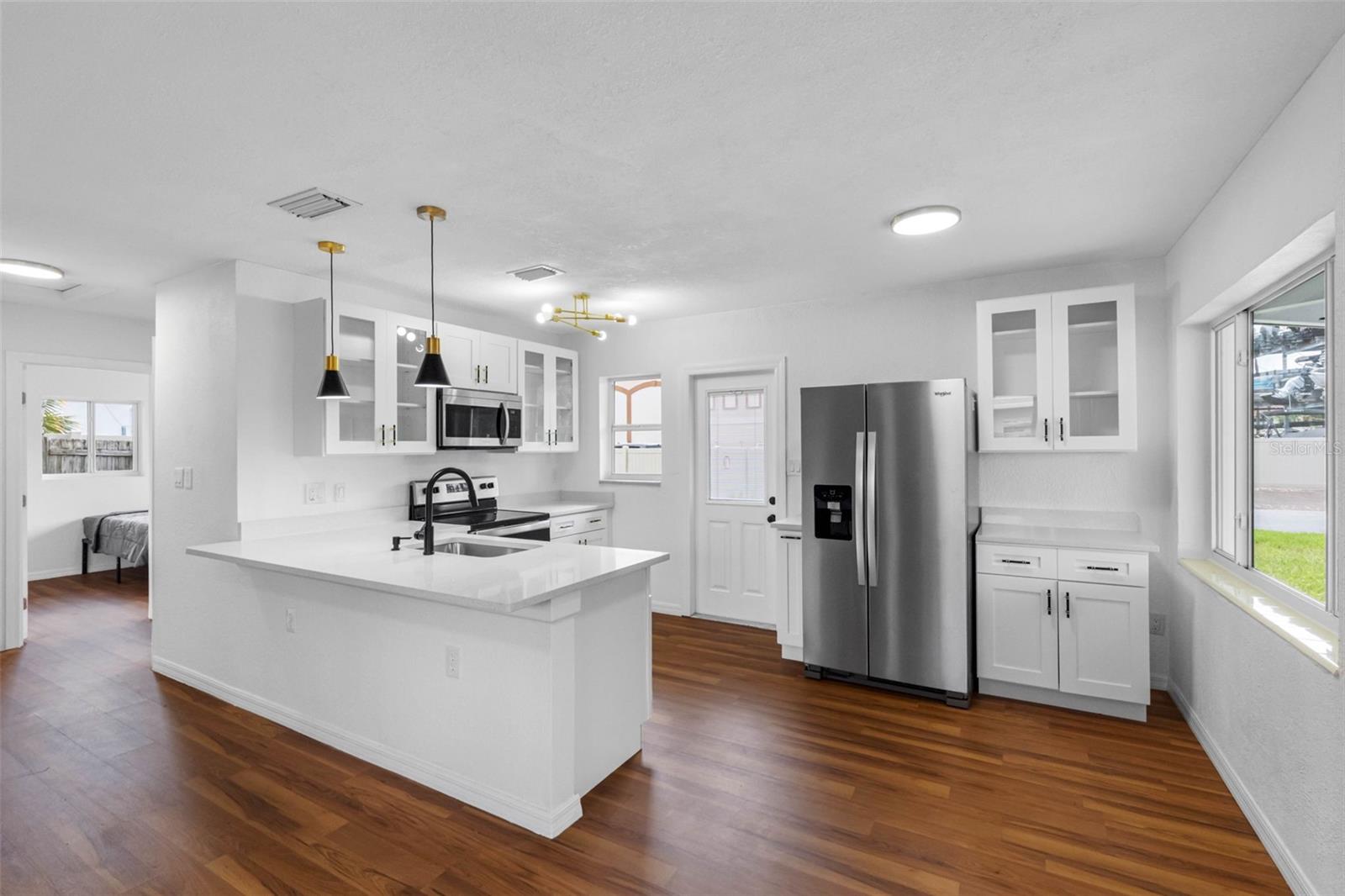 Image 5 of 71 For 2413 Baywood Drive E
