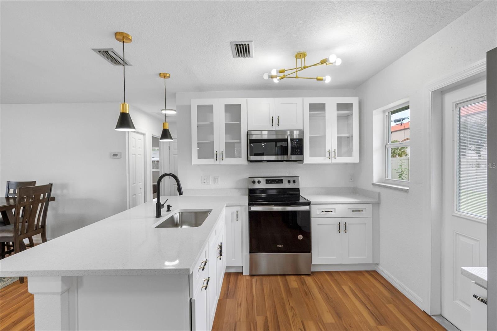 Image 8 of 71 For 2413 Baywood Drive E