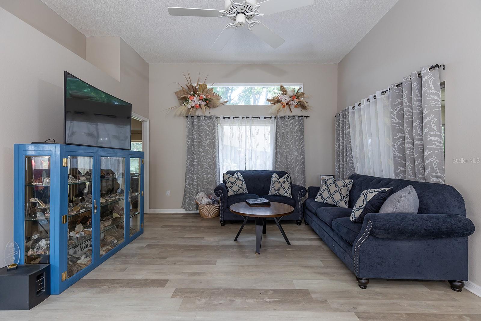 Image 10 of 41 For 1049 Trafalgar Drive