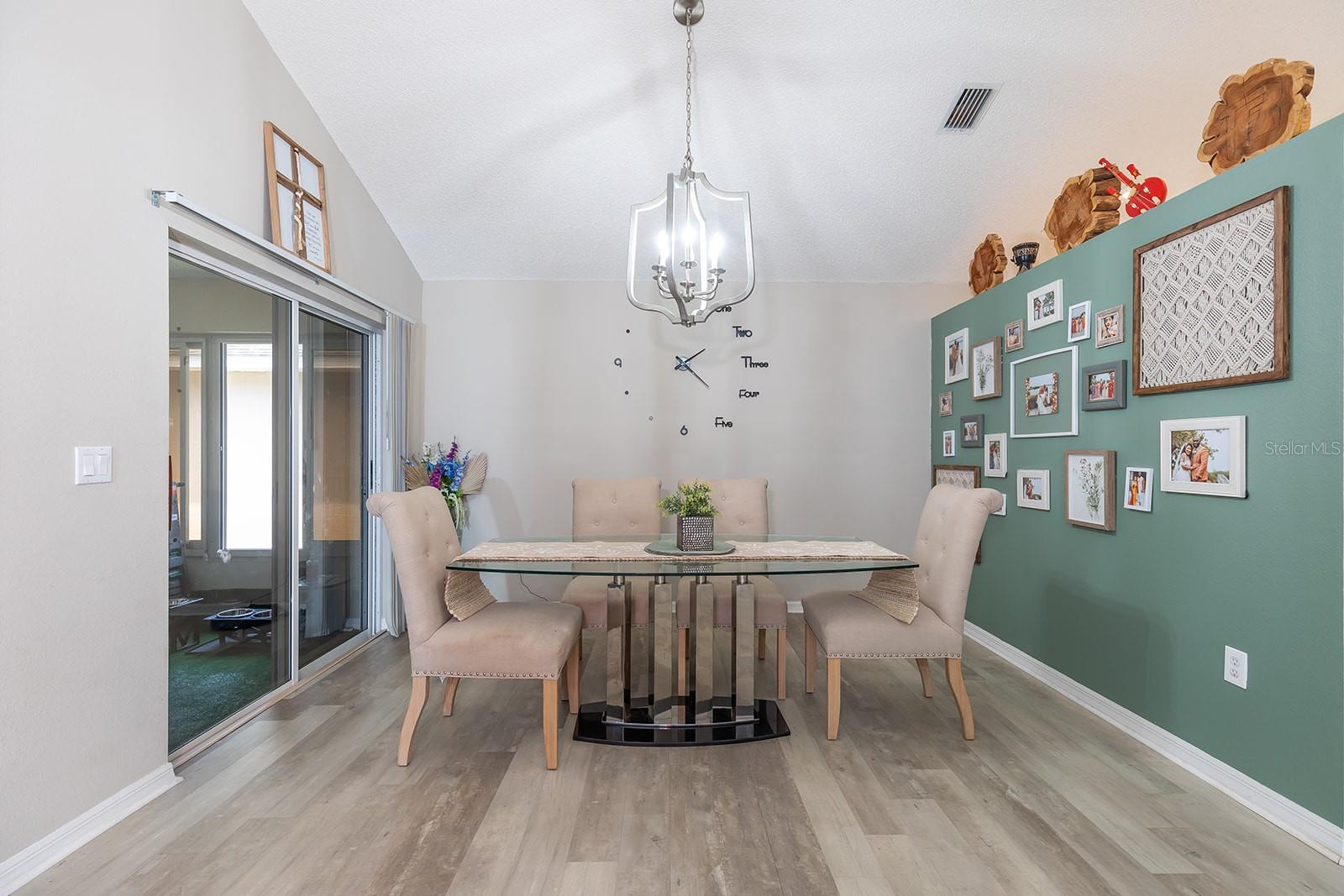 Image 11 of 41 For 1049 Trafalgar Drive