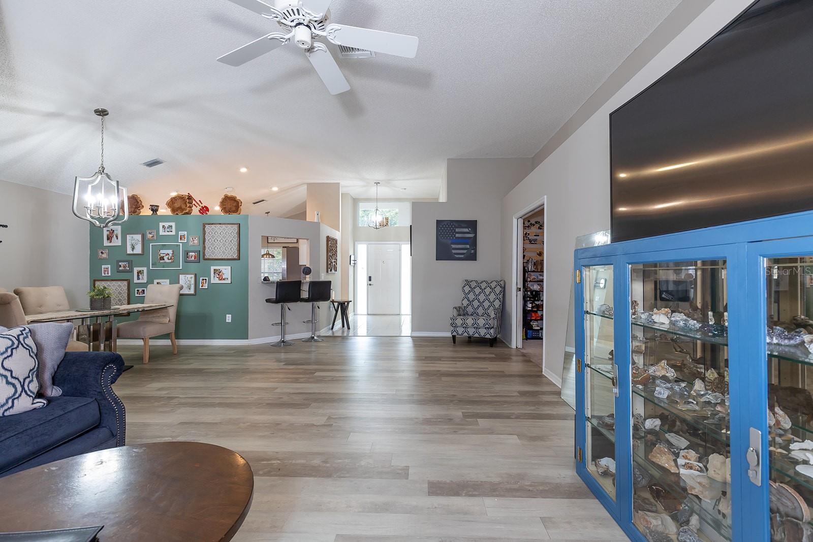 Image 12 of 41 For 1049 Trafalgar Drive