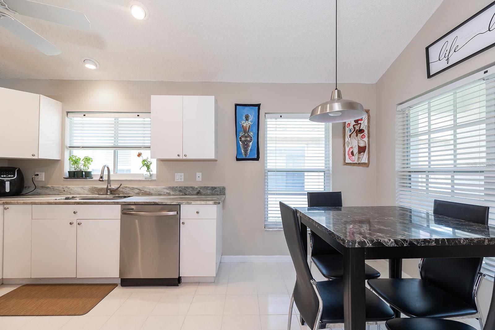 Image 14 of 41 For 1049 Trafalgar Drive