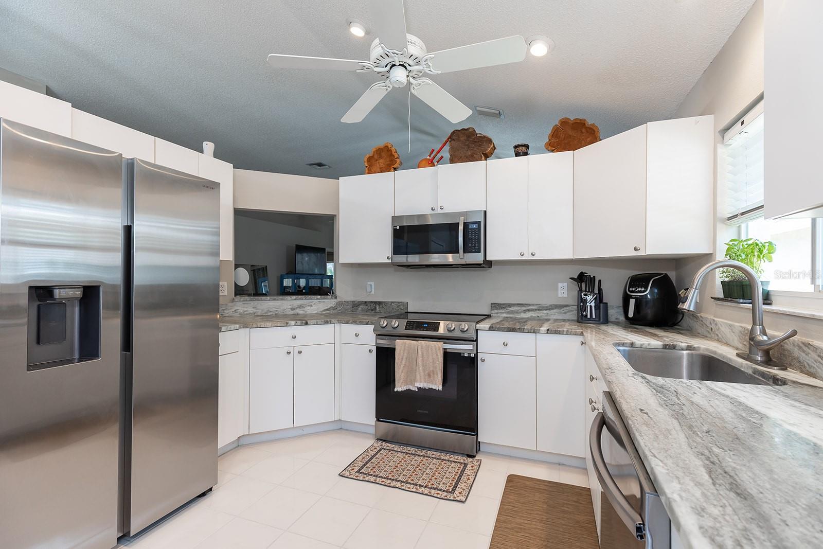 Image 16 of 41 For 1049 Trafalgar Drive