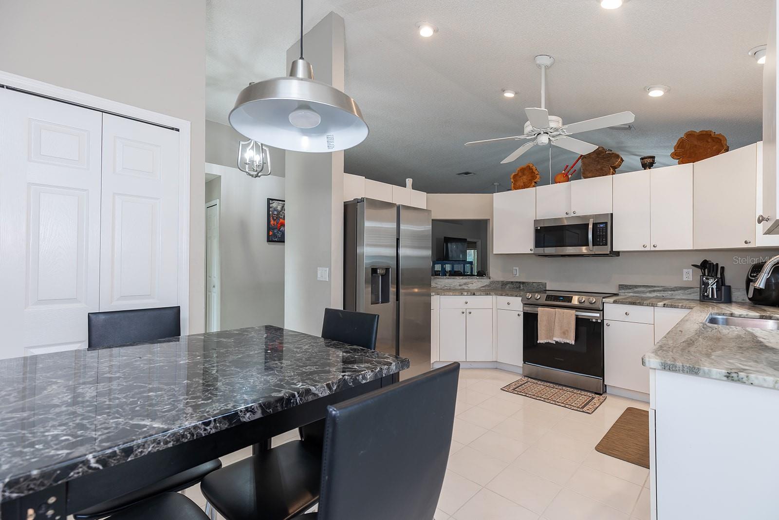 Image 17 of 41 For 1049 Trafalgar Drive