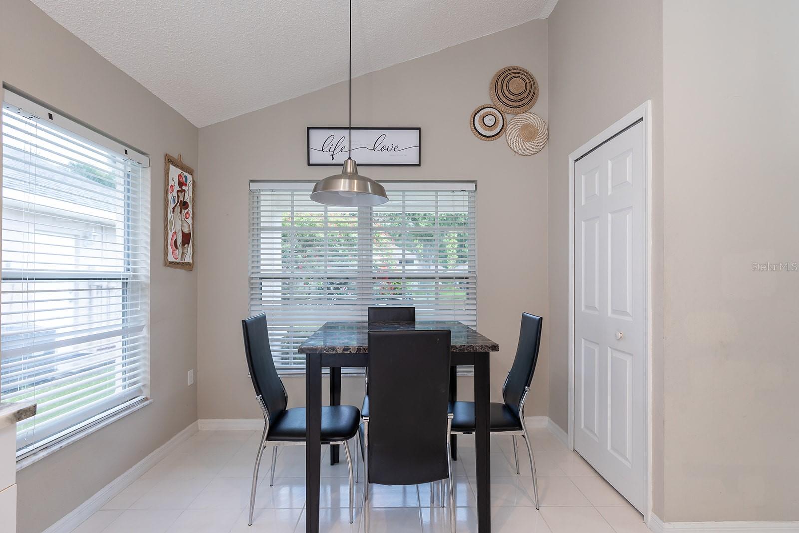 Image 18 of 41 For 1049 Trafalgar Drive