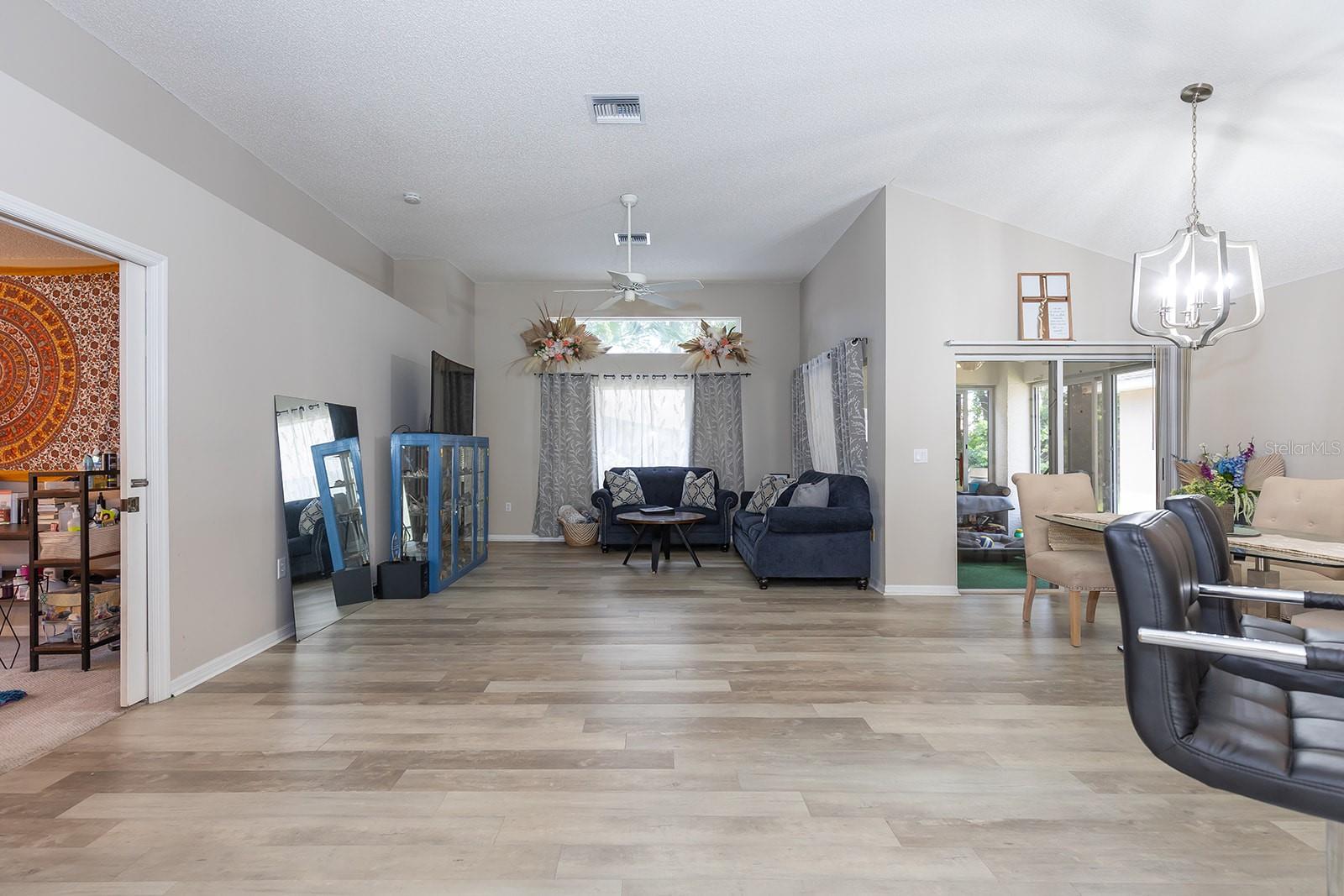 Image 8 of 41 For 1049 Trafalgar Drive