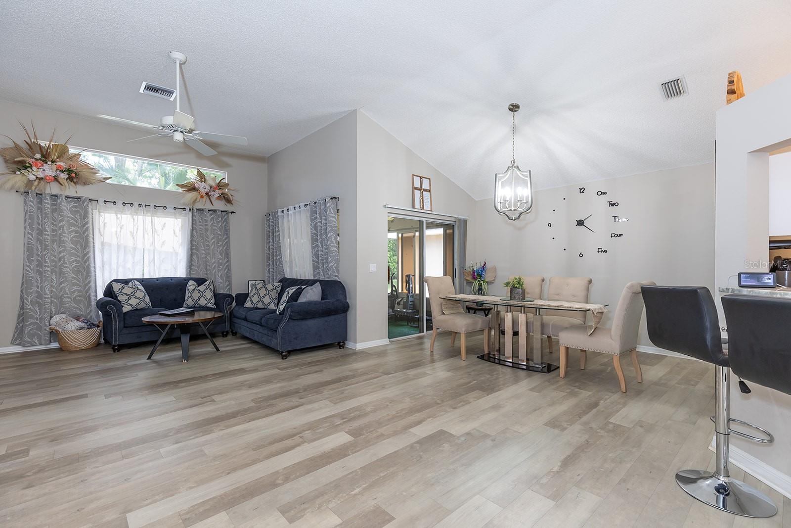 Image 9 of 41 For 1049 Trafalgar Drive