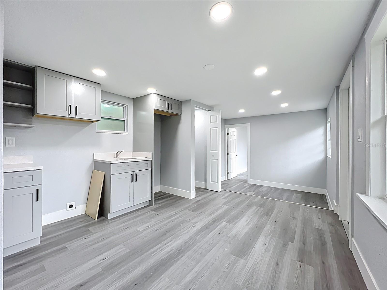 Image 36 of 61 For 2105 Allendale Avenue