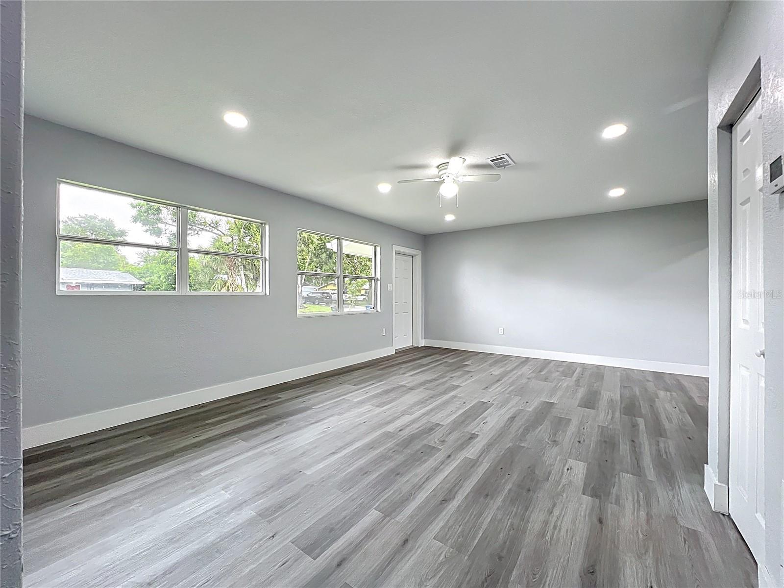 Image 4 of 61 For 2105 Allendale Avenue