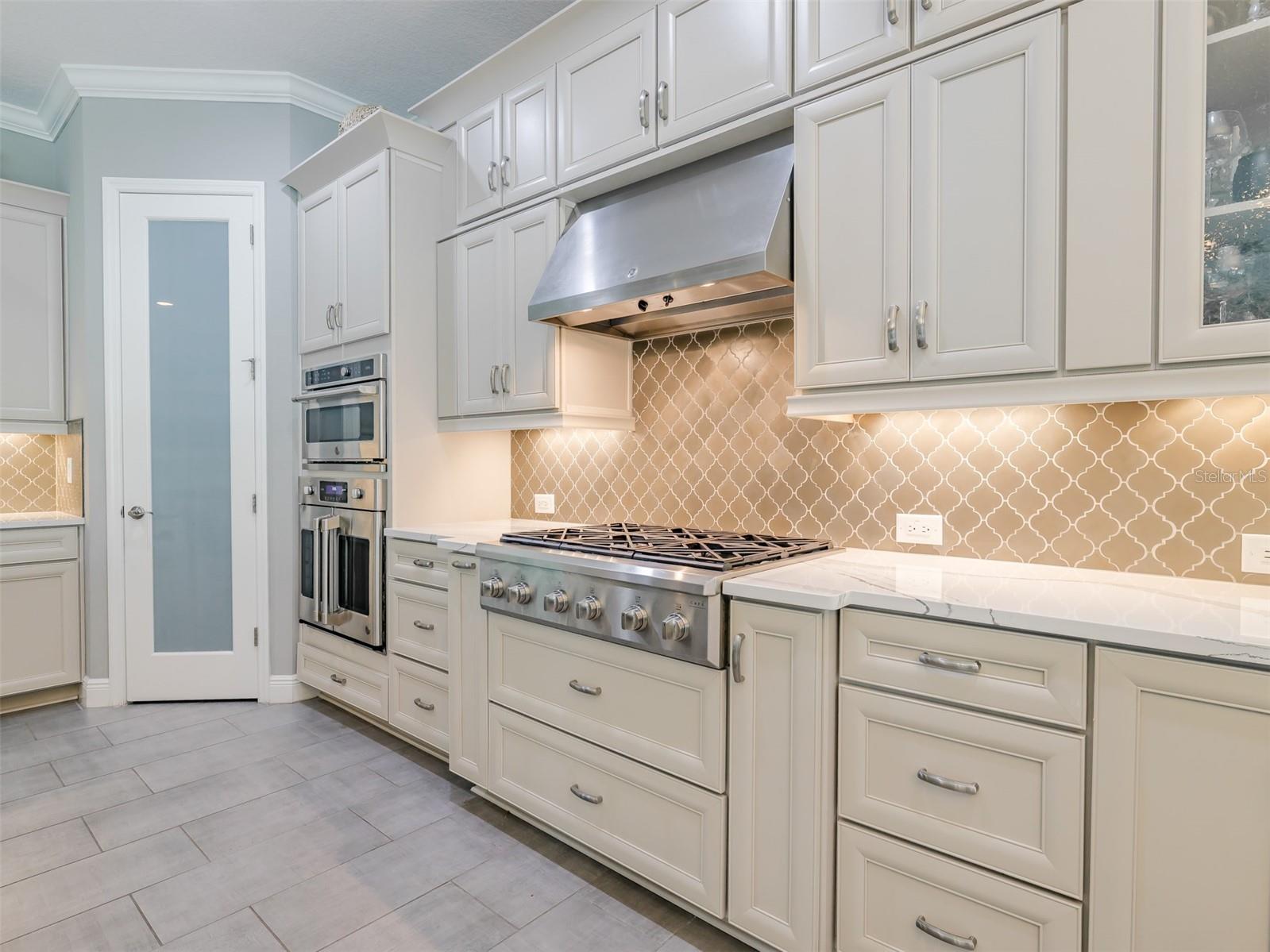 Listing photo id 18 for 21842 Pristine Lake Boulevard