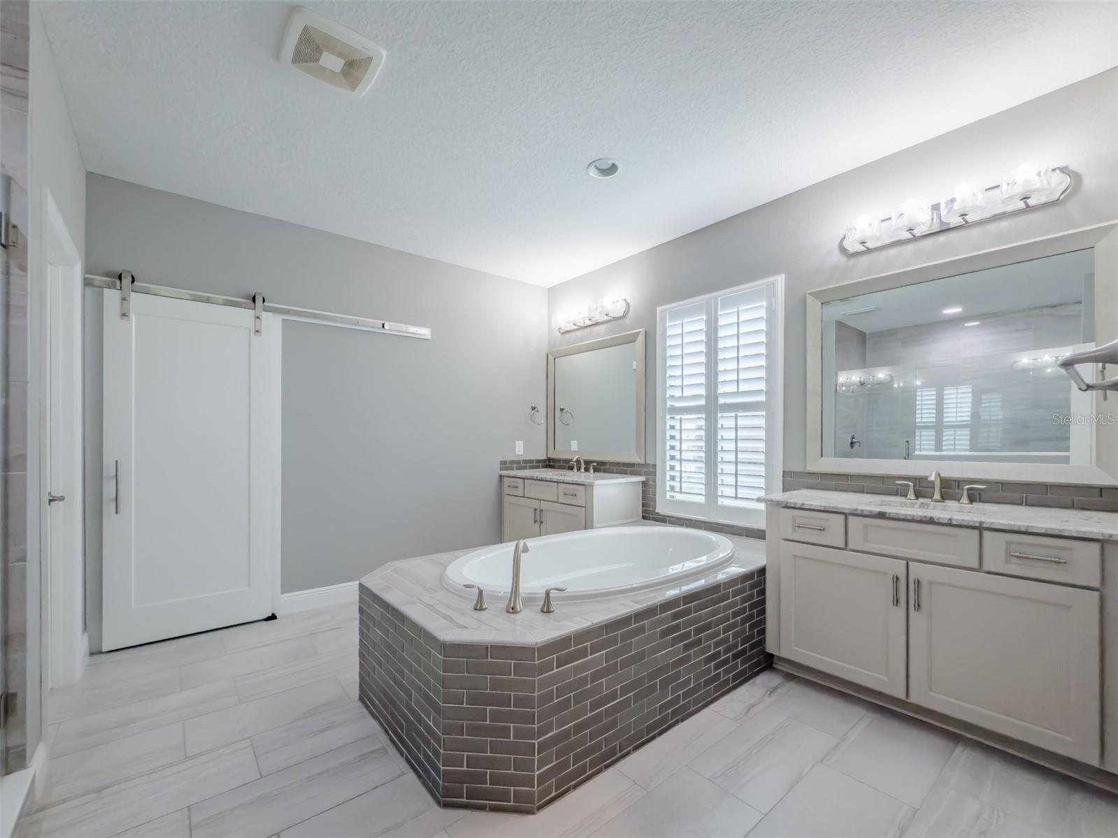 Listing photo id 41 for 21842 Pristine Lake Boulevard