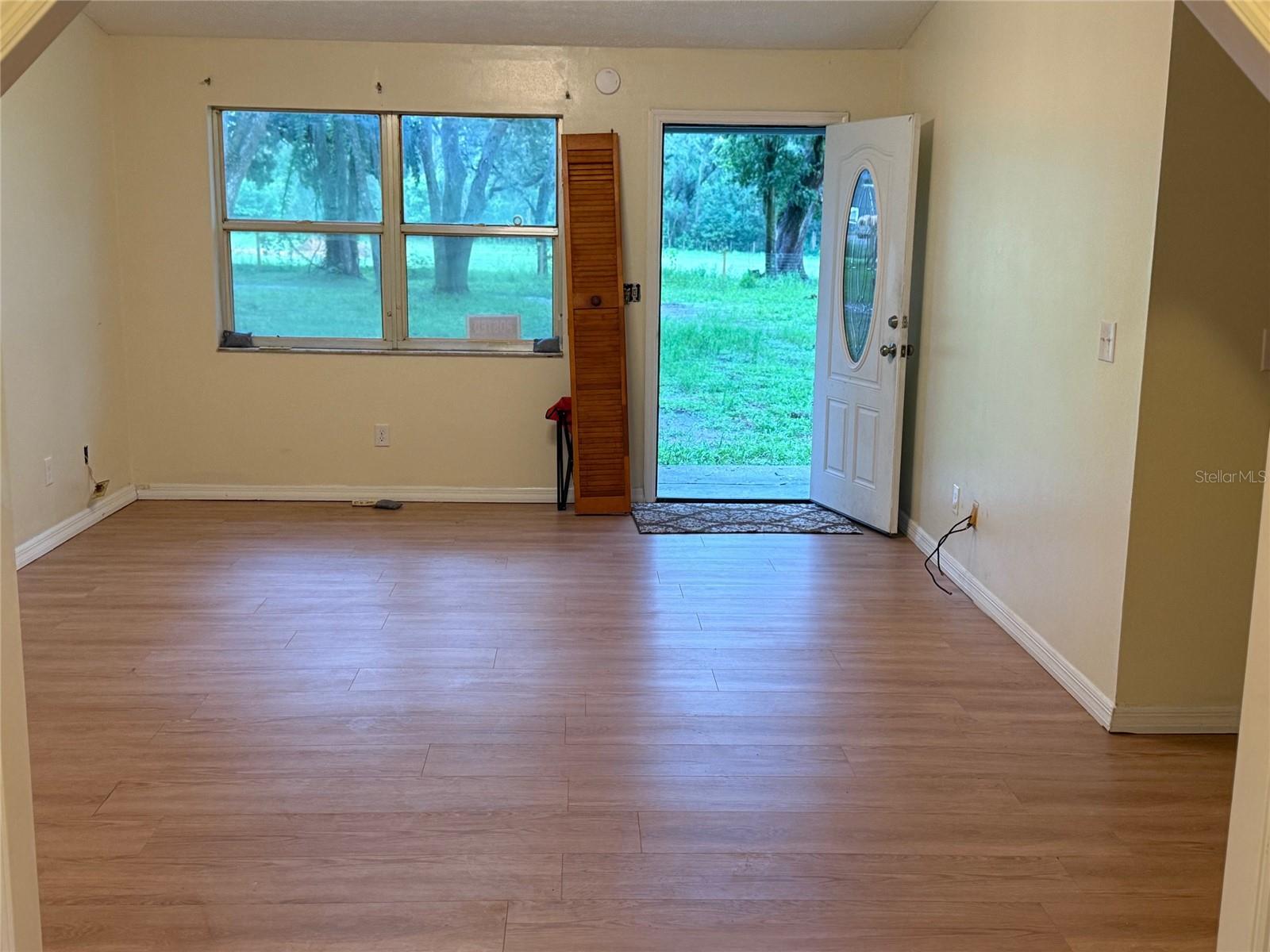 Listing photo id 0 for 12720 Jan Street