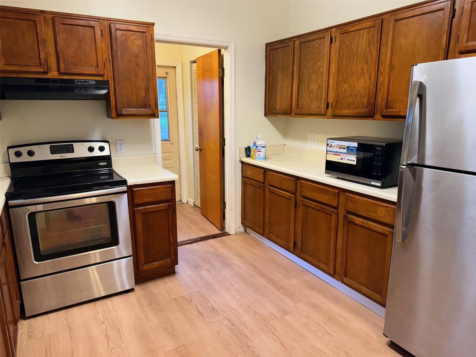 Listing photo id 1 for 12720 Jan Street