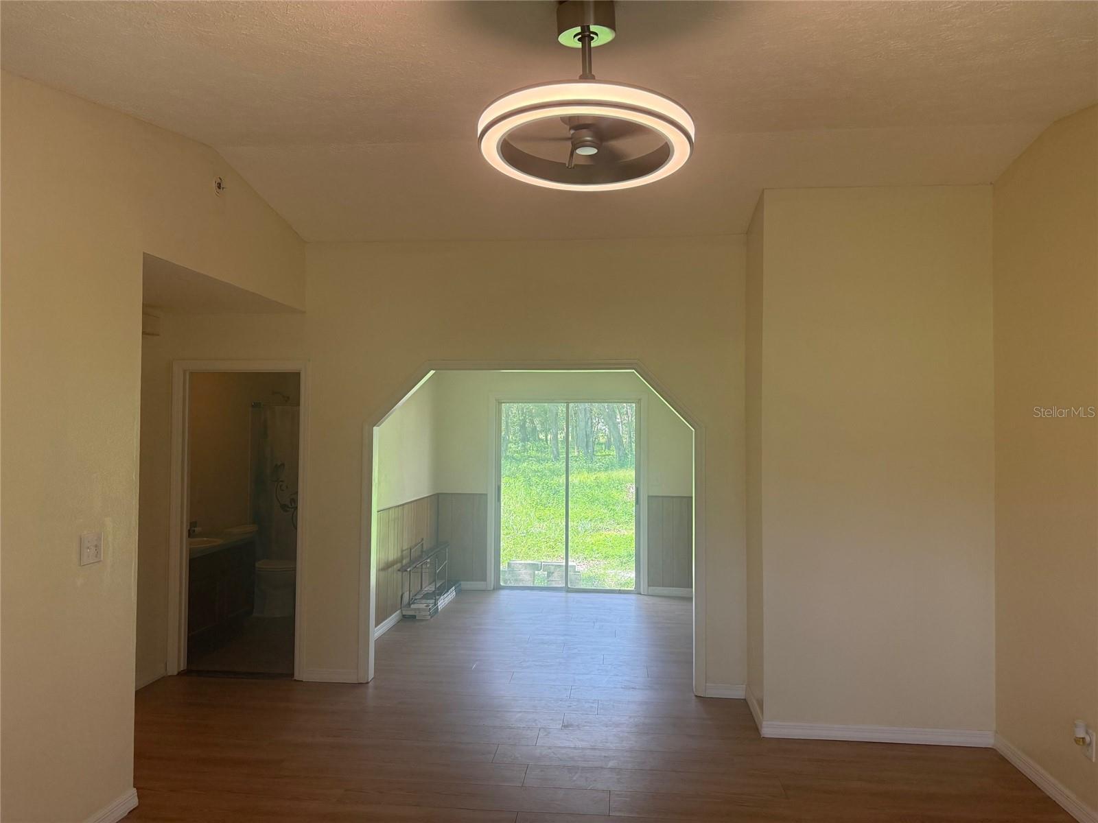 Listing photo id 4 for 12720 Jan Street
