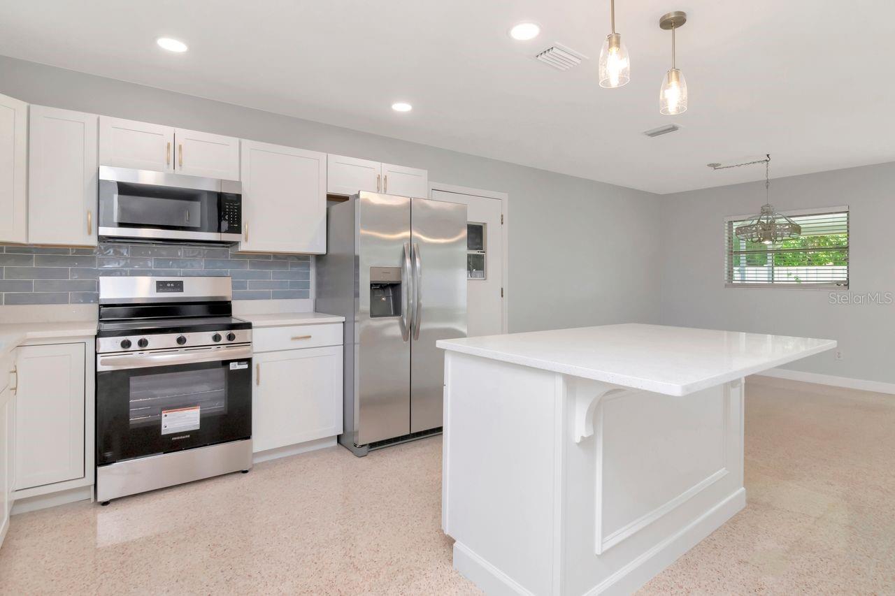 Image 10 of 35 For 4717 Coachman Avenue