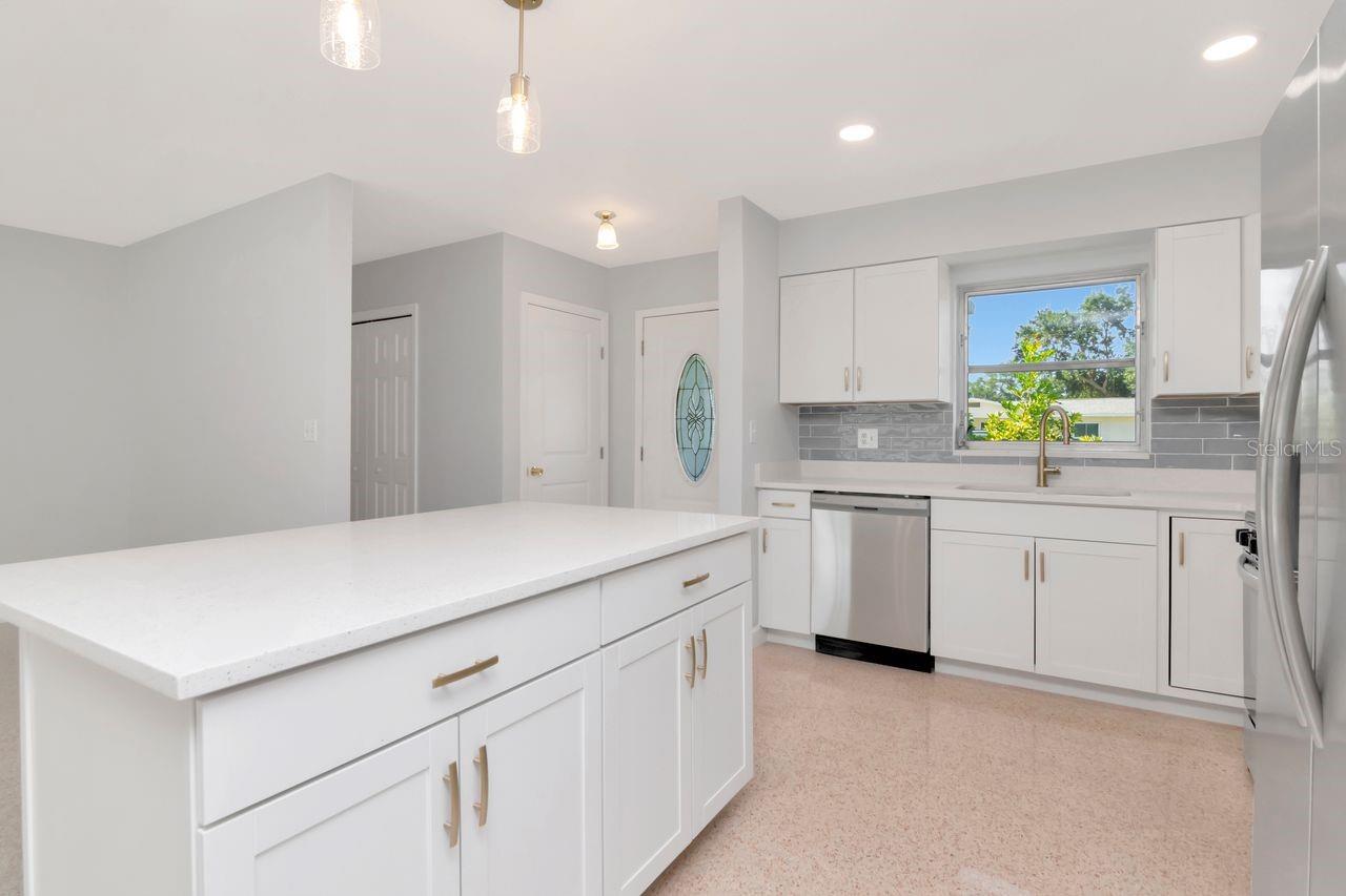 Image 11 of 35 For 4717 Coachman Avenue