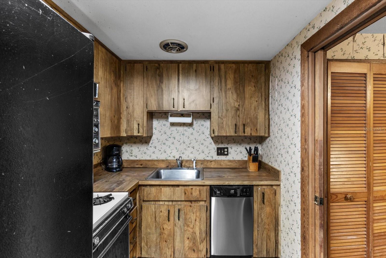 Image 36 of 59 For 503 Lutz Lake Fern Road