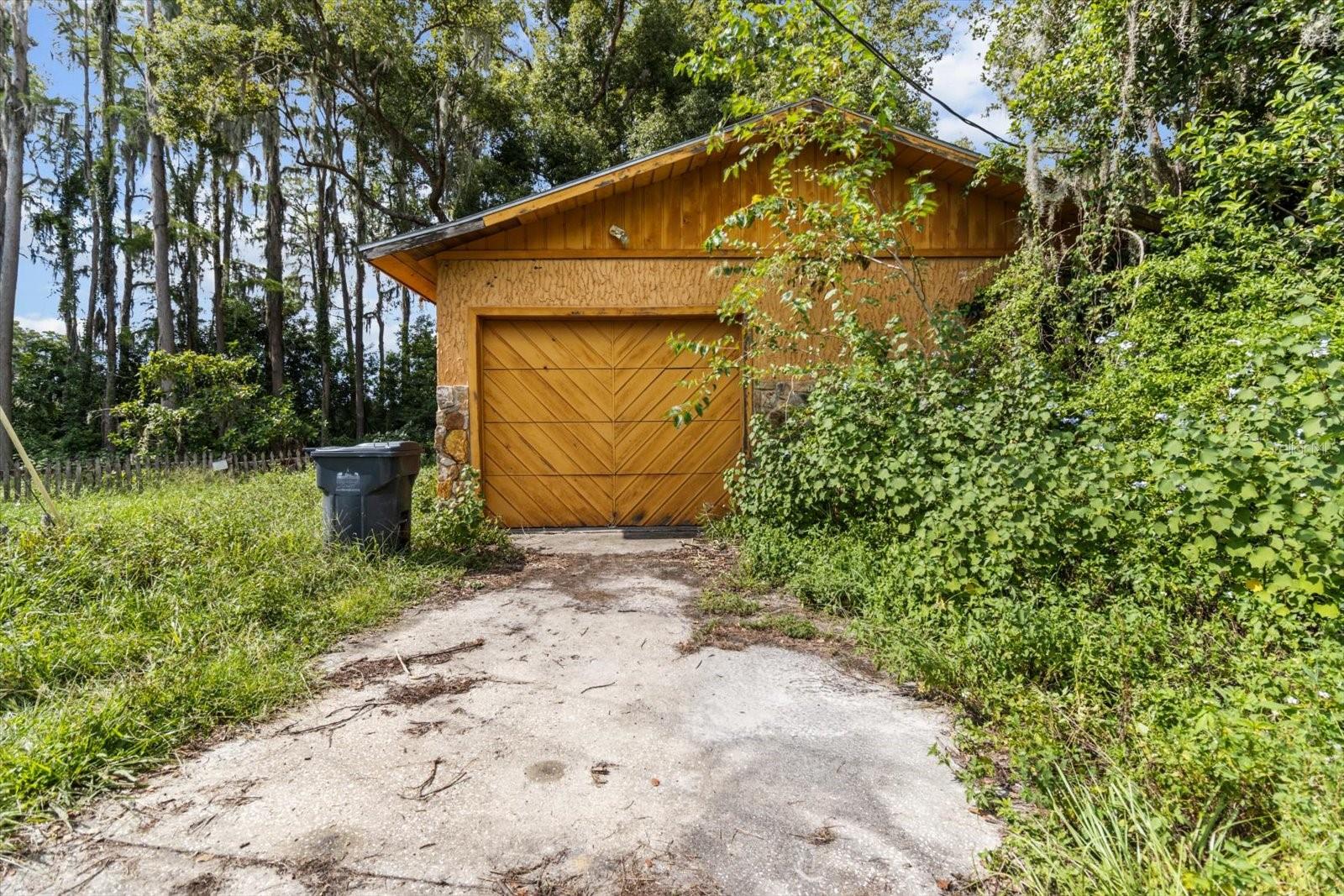 Image 40 of 59 For 503 Lutz Lake Fern Road