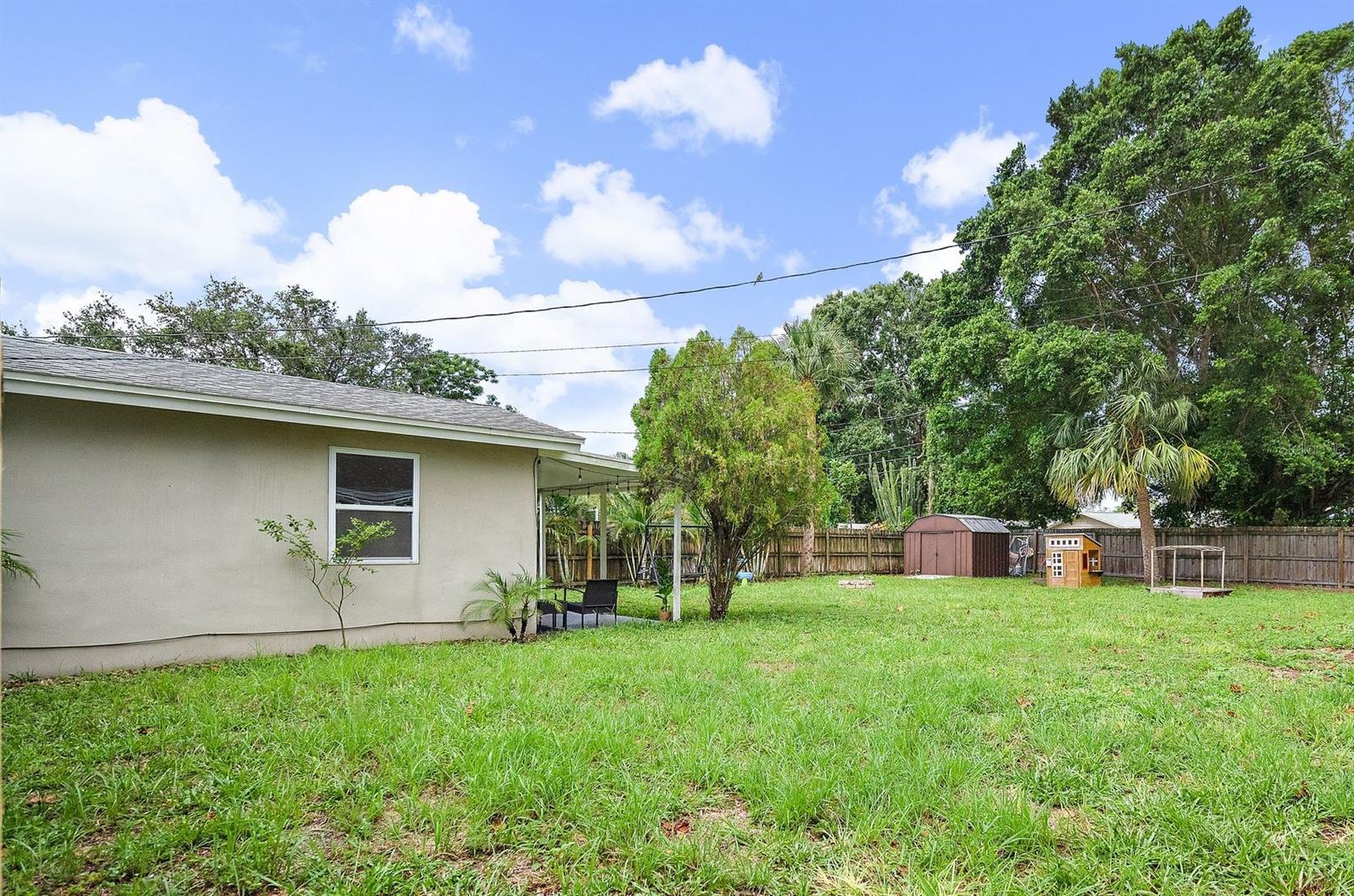 Image 16 of 17 For 5525 Pine Circle Ne