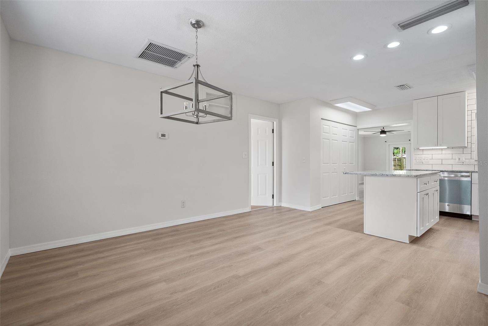 Image 7 of 17 For 5525 Pine Circle Ne