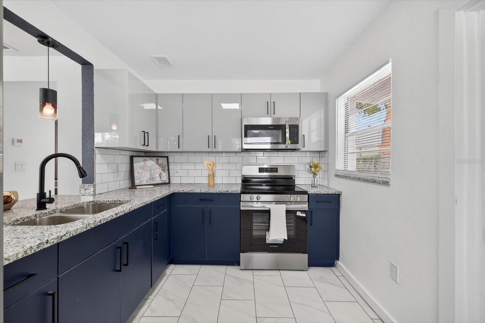 Image 18 of 33 For 2920 Clifton Street