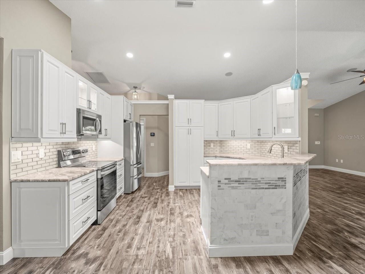 Image 10 of 59 For 14717 Linden Drive