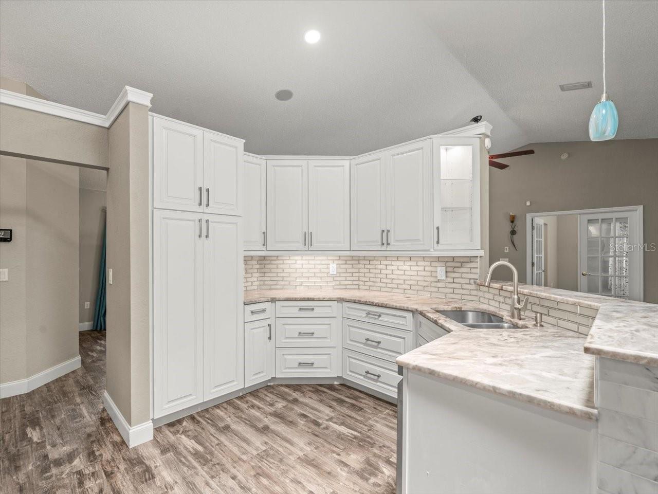 Image 11 of 59 For 14717 Linden Drive