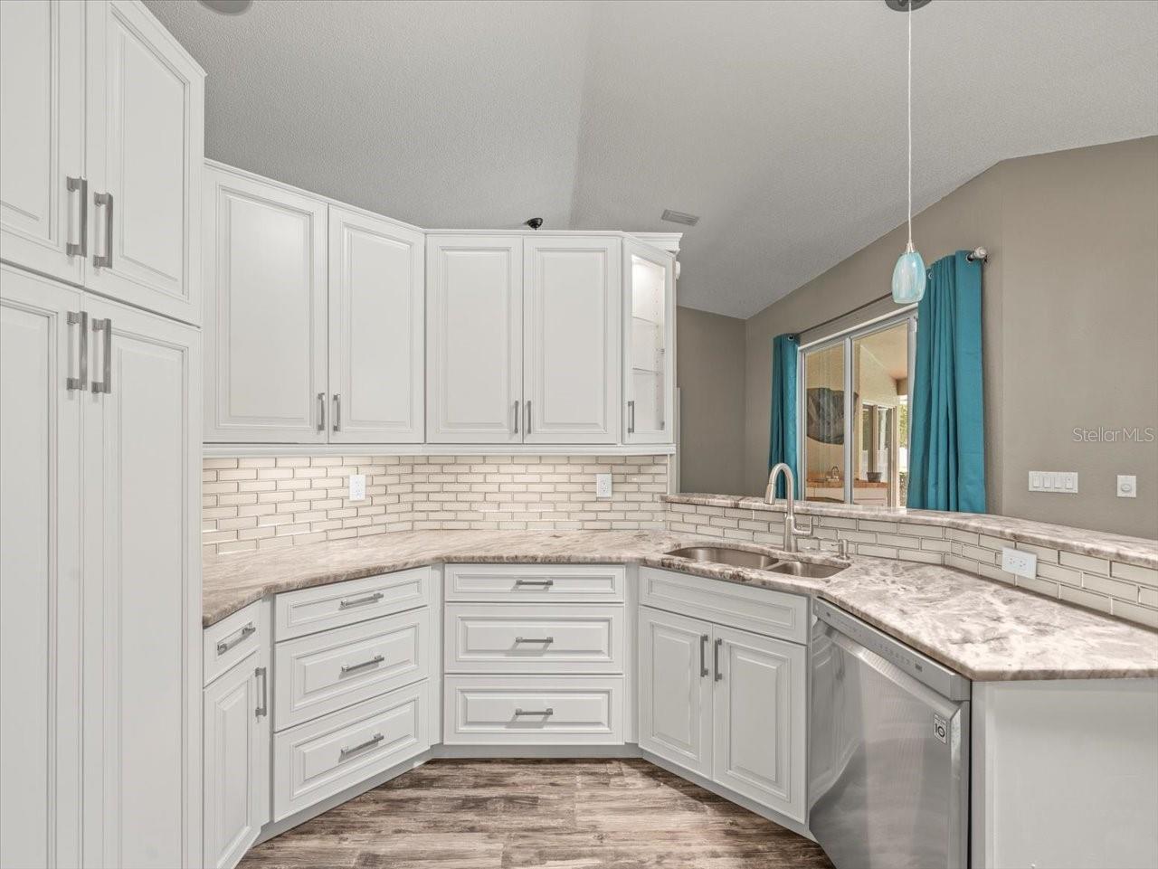 Image 12 of 59 For 14717 Linden Drive