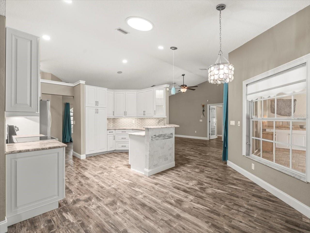 Image 16 of 59 For 14717 Linden Drive