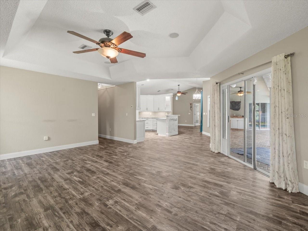 Image 17 of 59 For 14717 Linden Drive