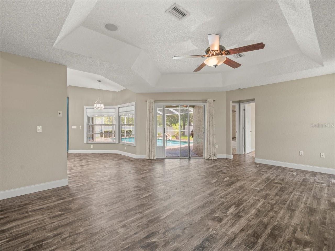 Image 18 of 59 For 14717 Linden Drive