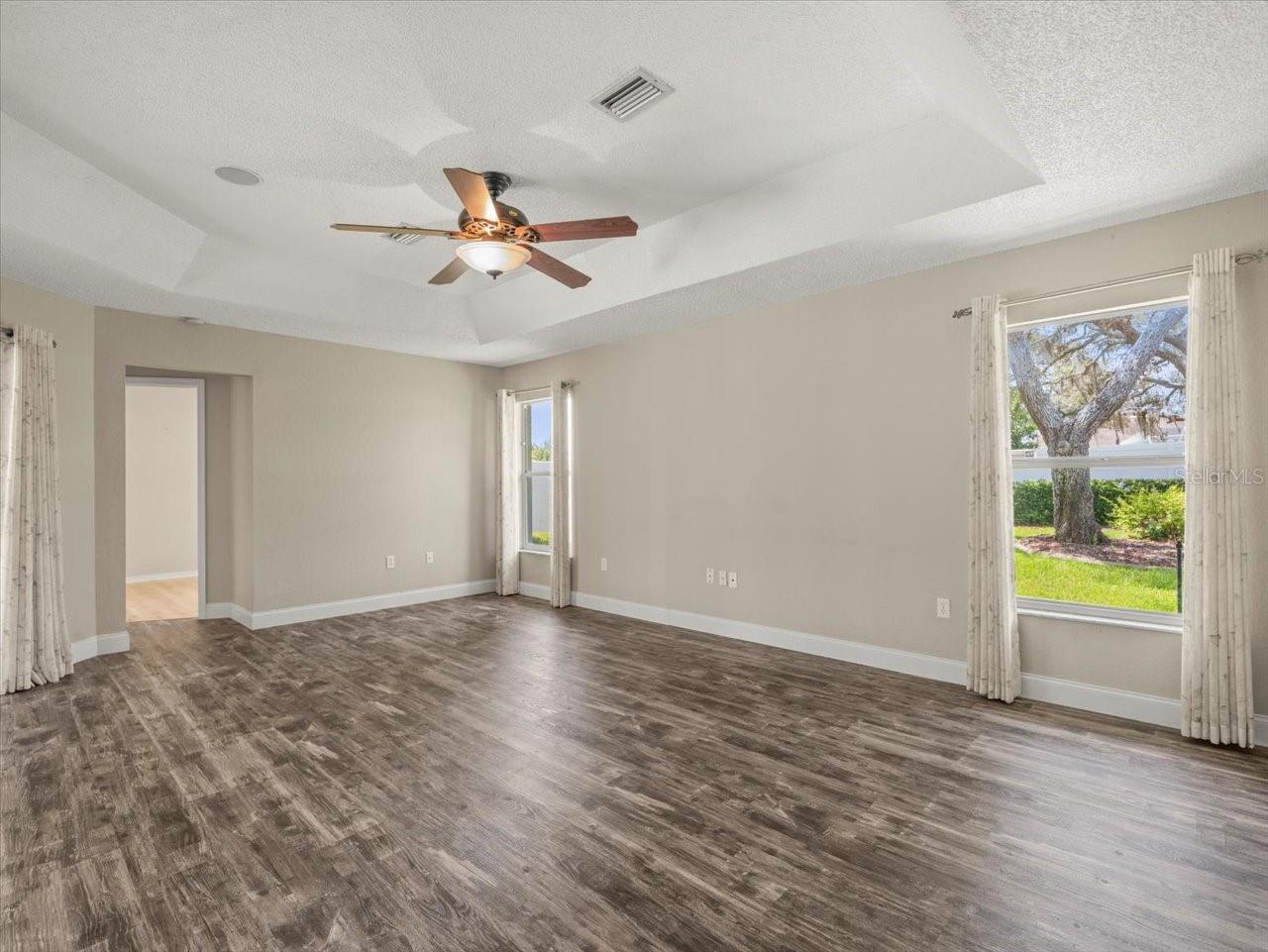 Image 20 of 59 For 14717 Linden Drive